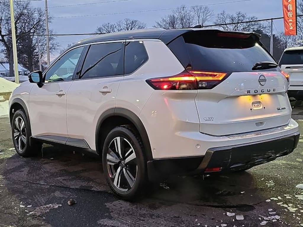 Used 2025 Nissan Rogue SL SUV