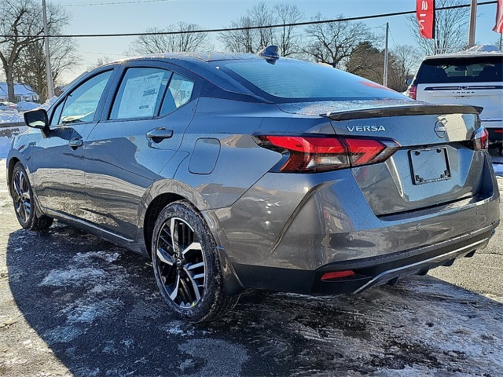 New 2025 Nissan Versa 1.6 SR Sedan