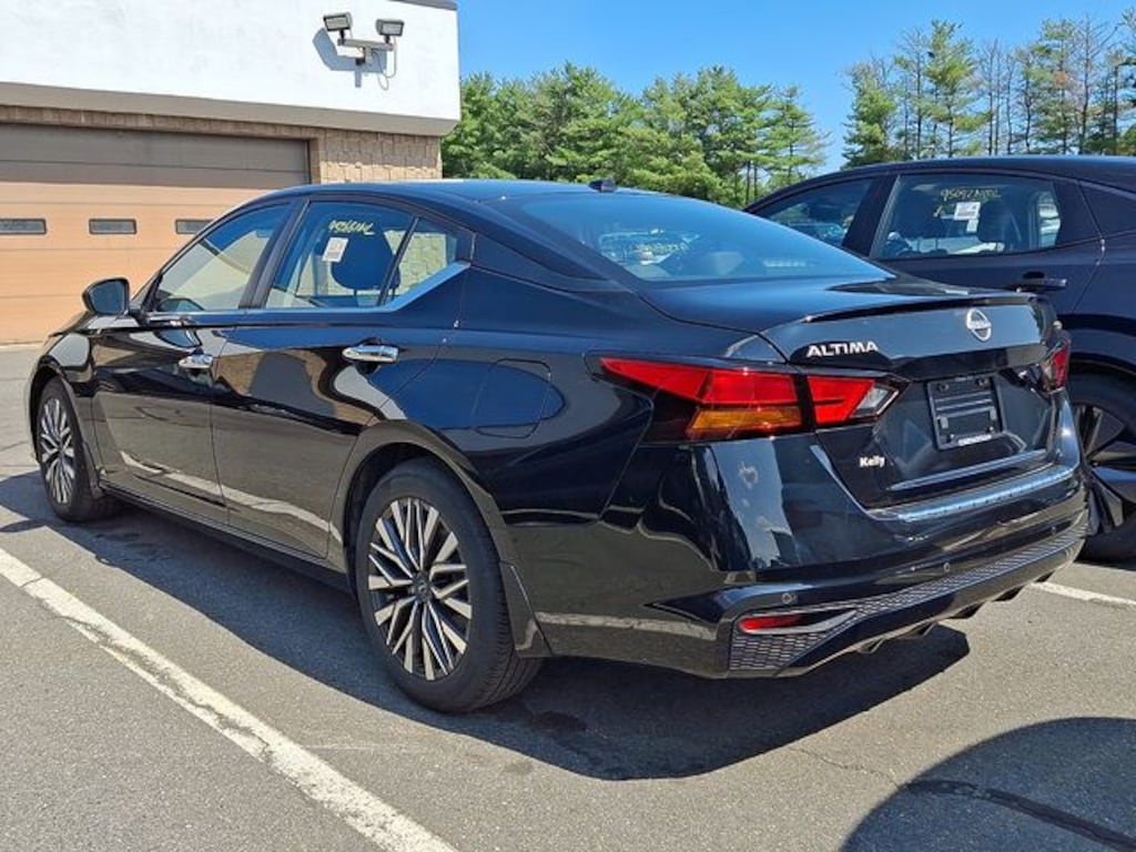 Used 2023 Nissan Altima 2.5 SV Sedan