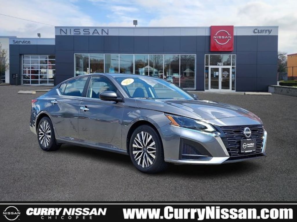 Used 2025 Nissan Altima SV Sedan