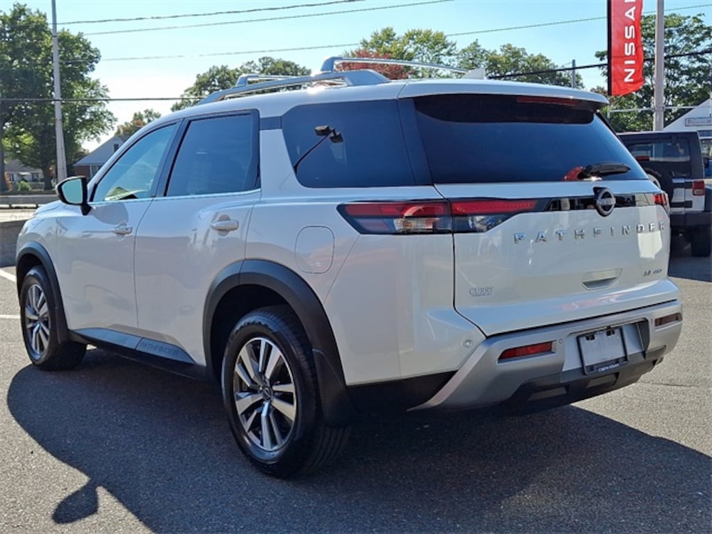 Used 2023 Nissan Pathfinder SL SUV