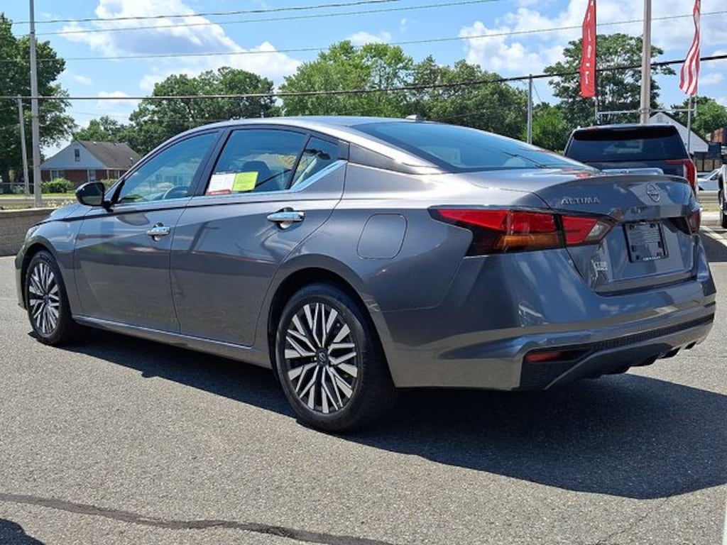 Used 2025 Nissan Altima SV Sedan