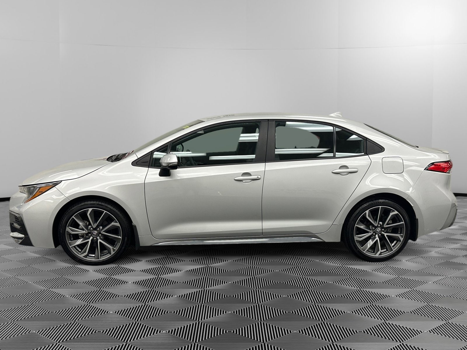 Used 2021 Toyota Corolla SE with VIN 5YFS4MCE1MP086376 for sale in Cortlandt Manor, NY