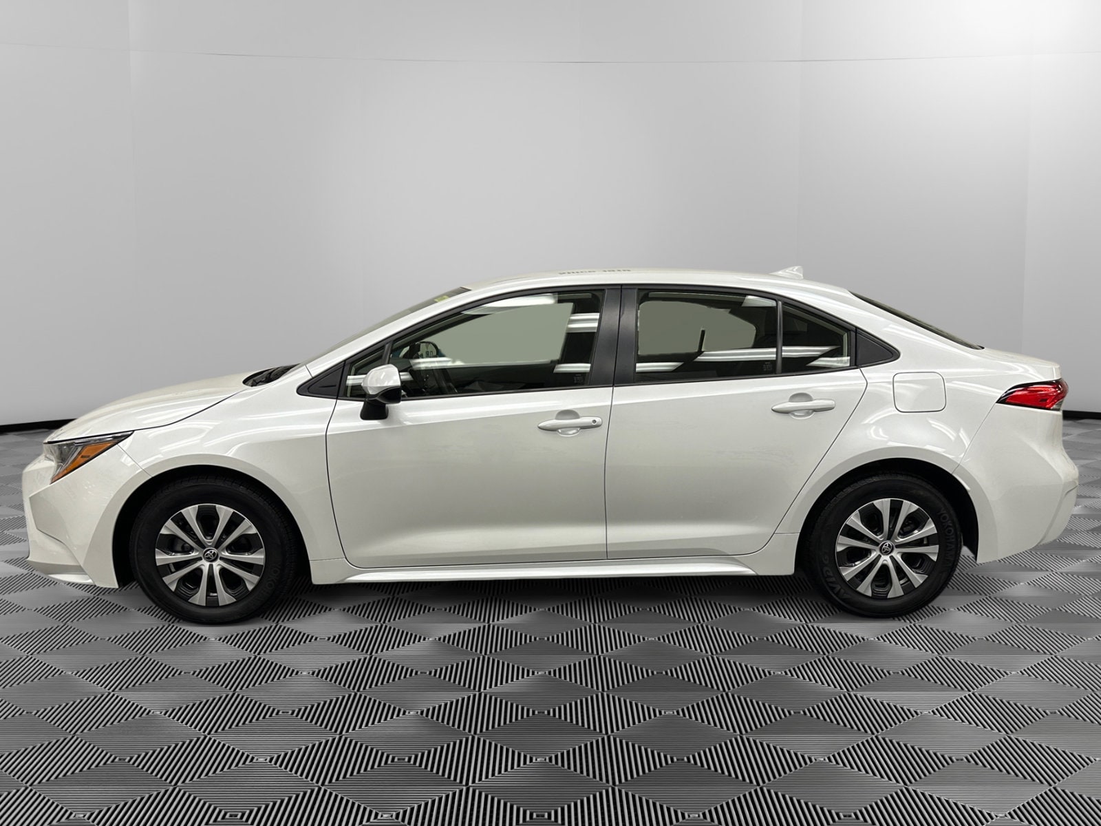 Certified 2022 Toyota Corolla LE with VIN JTDEAMDE8NJ037010 for sale in Cortlandt Manor, NY