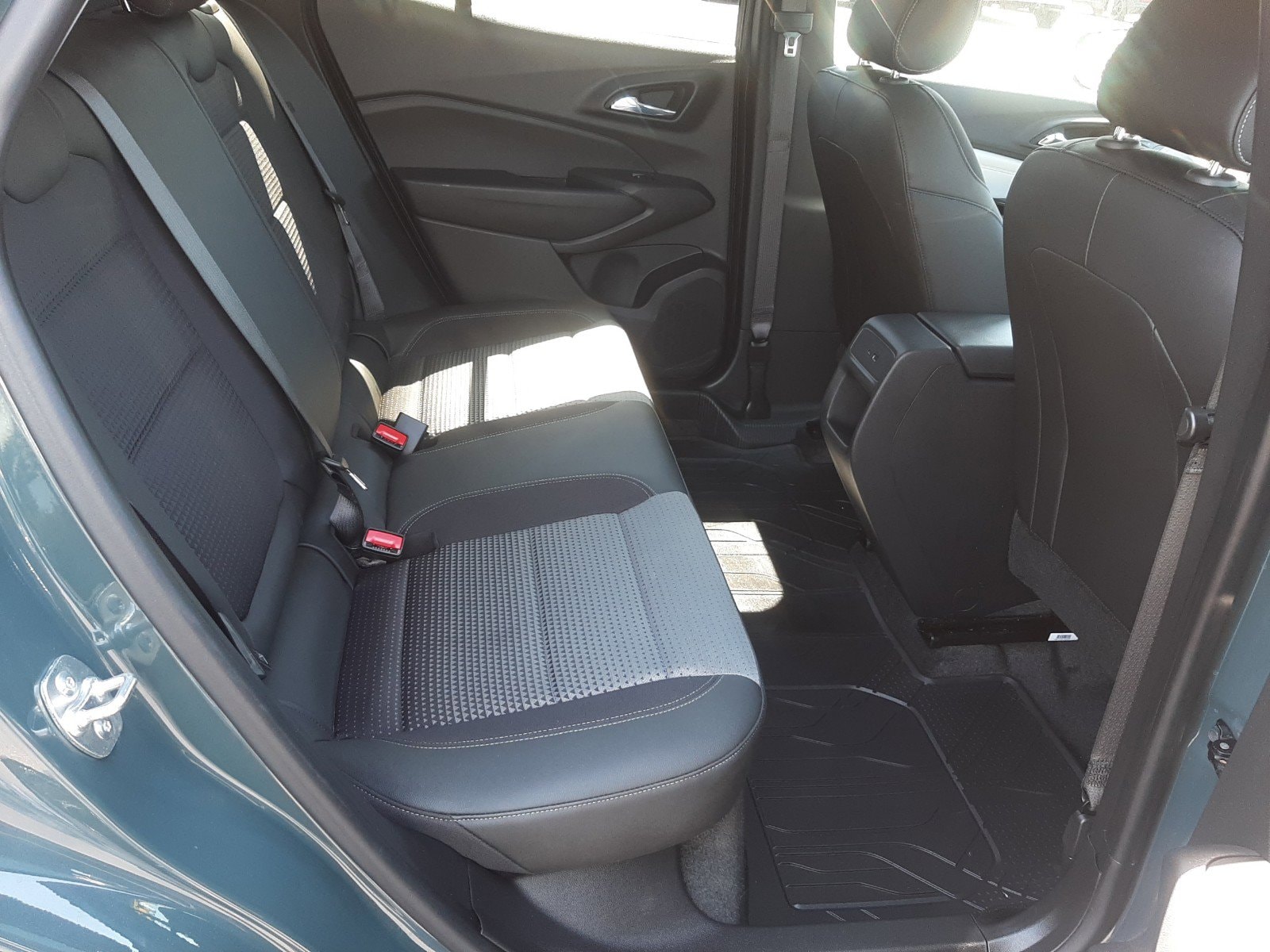 2025 Chevrolet Trax LT - Photo 15