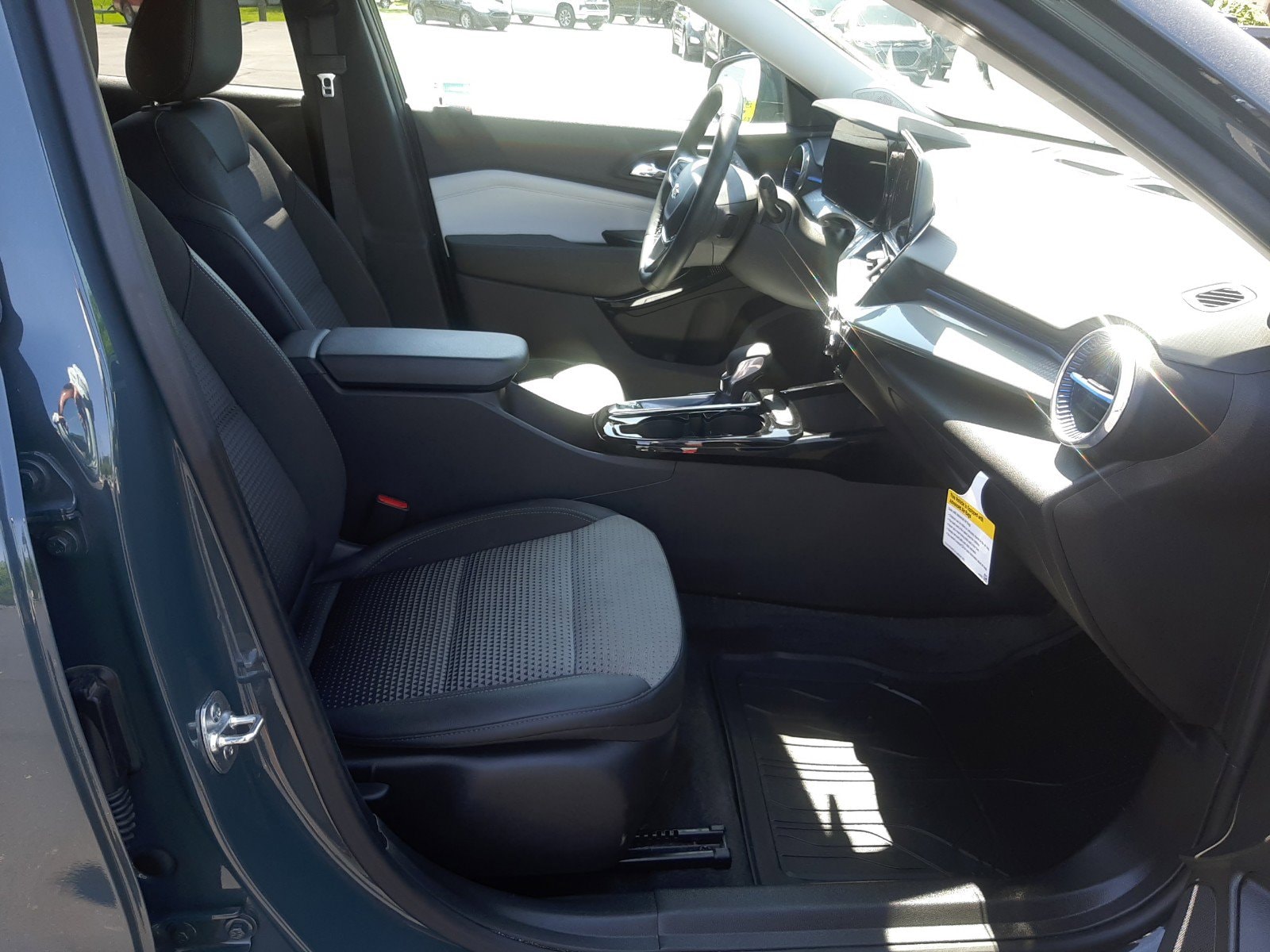 2025 Chevrolet Trax LT - Photo 11