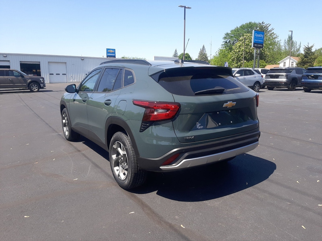 Used 2025 Chevrolet Trax LT SUV