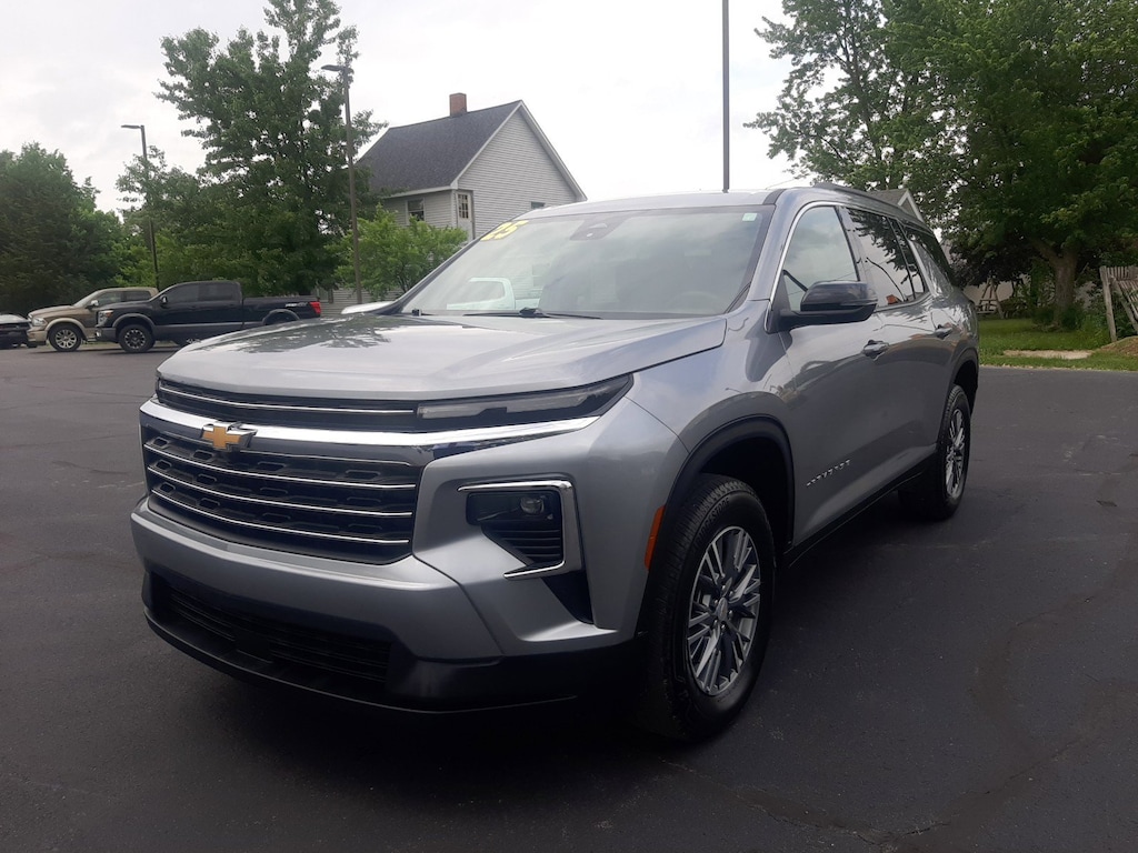Used 2025 Chevrolet Traverse LT SUV