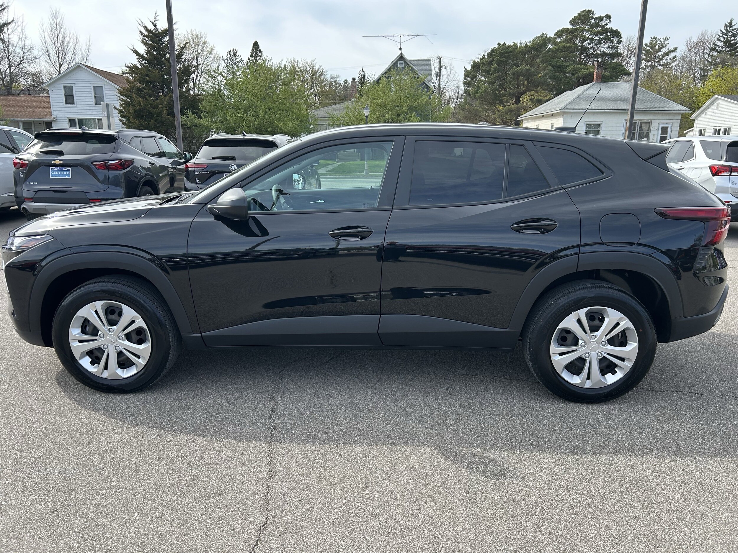 2024 Chevrolet Trax LS photo 2