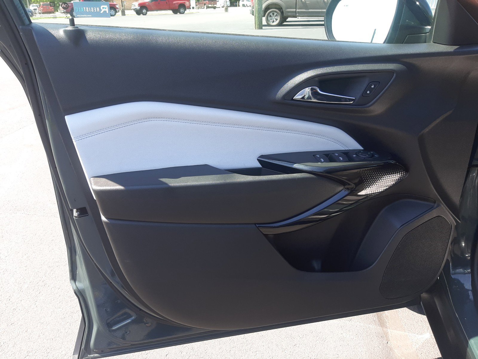2025 Chevrolet Trax LT - Photo 10