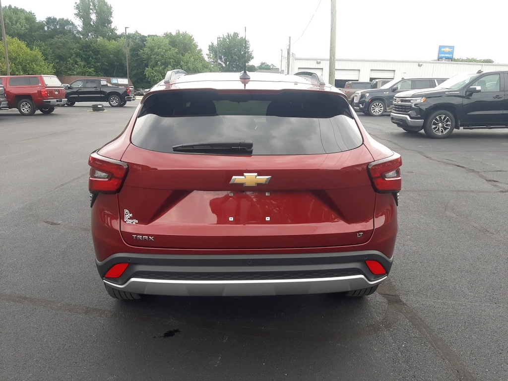 Used 2025 Chevrolet Trax LT SUV