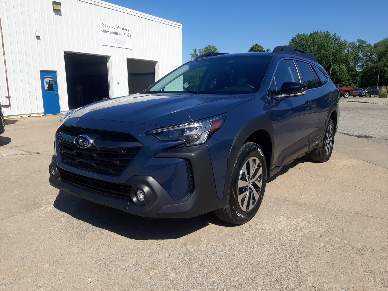 2024 Subaru Outback Premium's photo