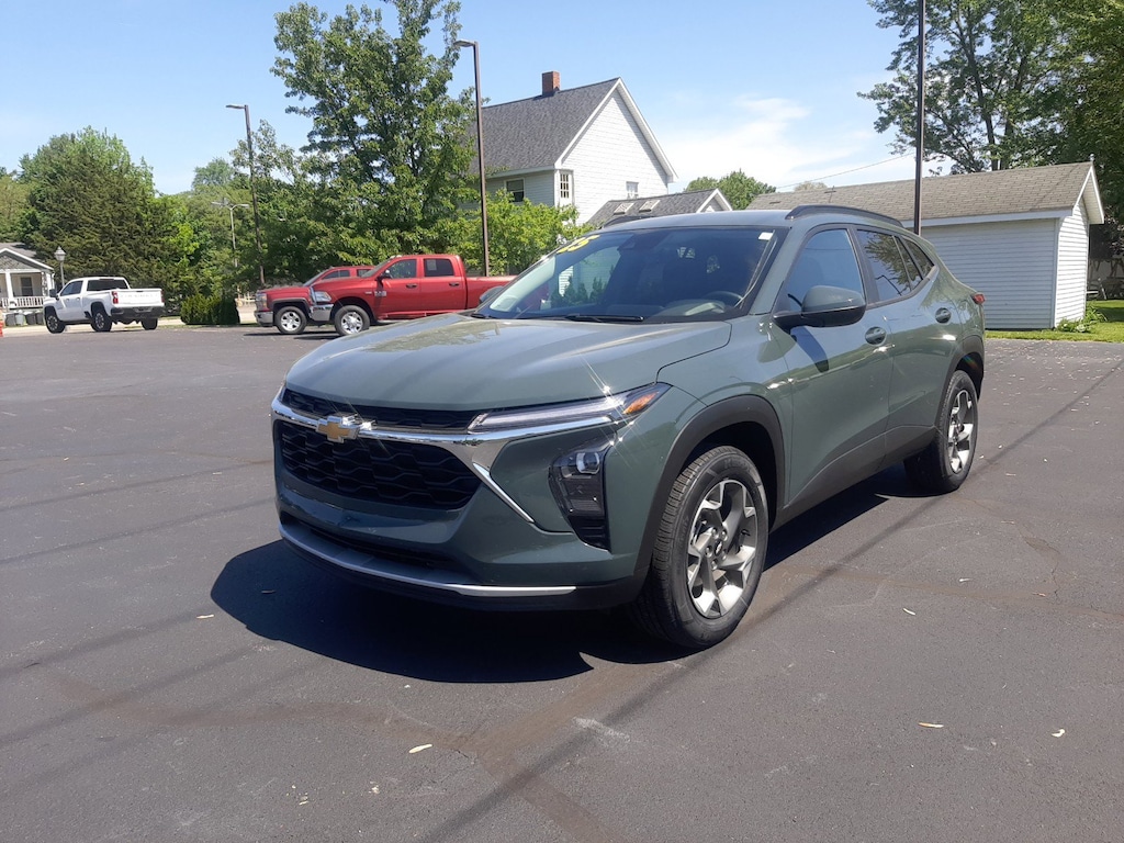 Used 2025 Chevrolet Trax LT SUV