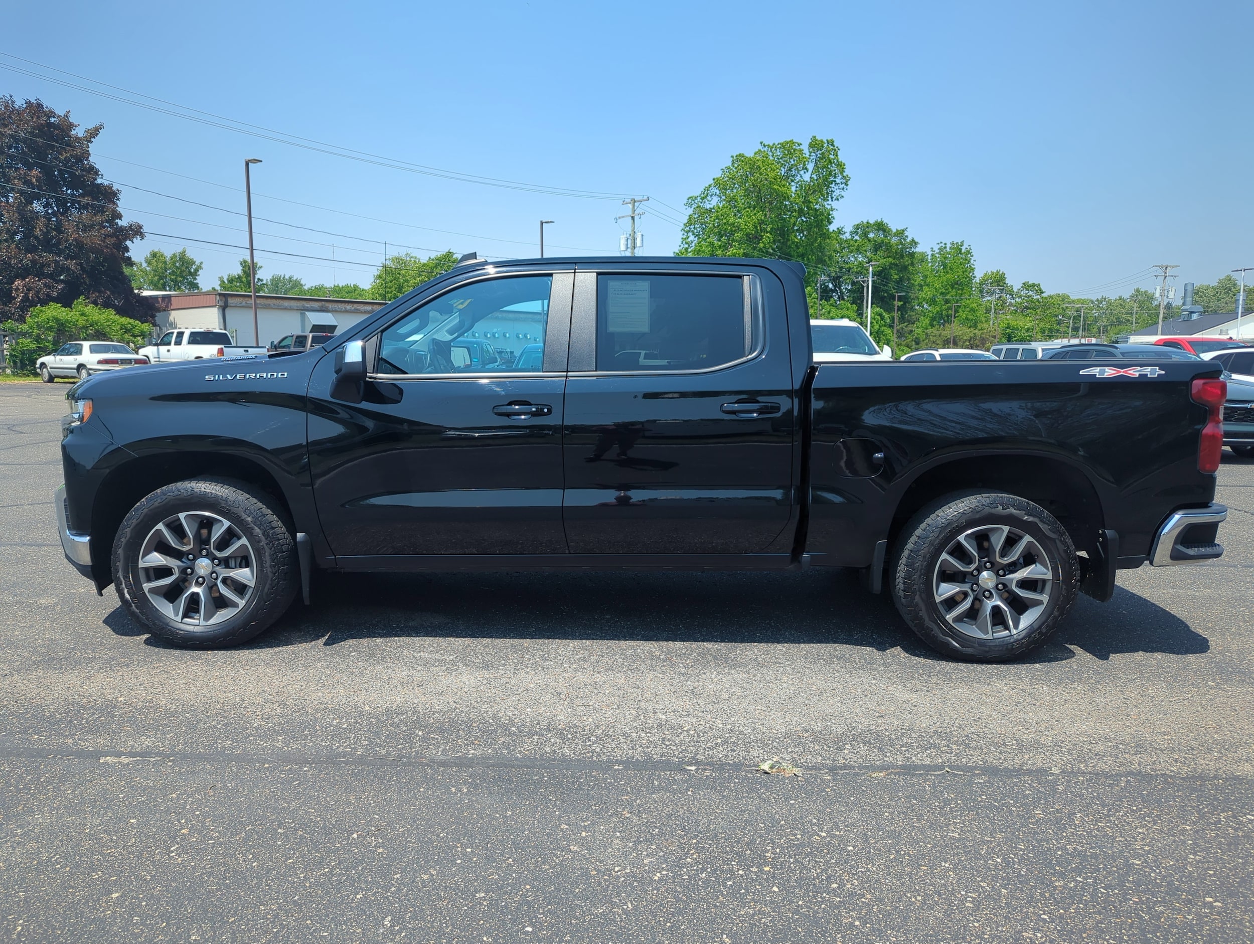 Used 2021 Chevrolet Silverado 1500 LT with VIN 3GCUYDET3MG255764 for sale in Caro, MI