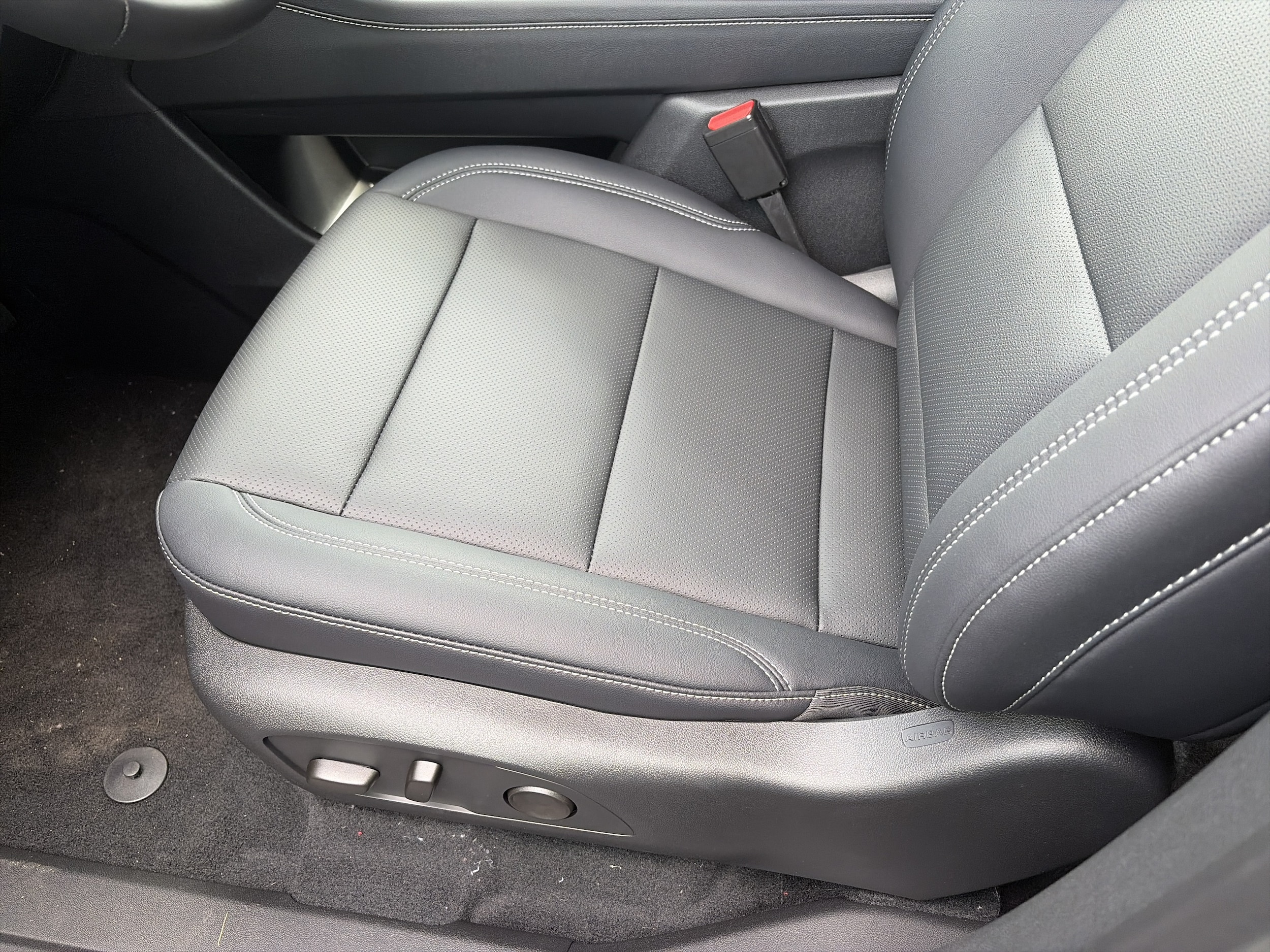 2027 Chevrolet Traverse LT - Photo 9