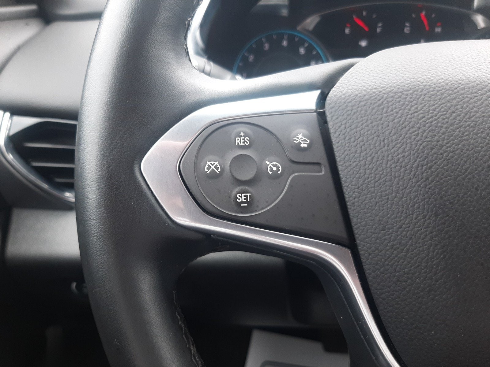 2023 Chevrolet Traverse 1LT - Photo 33