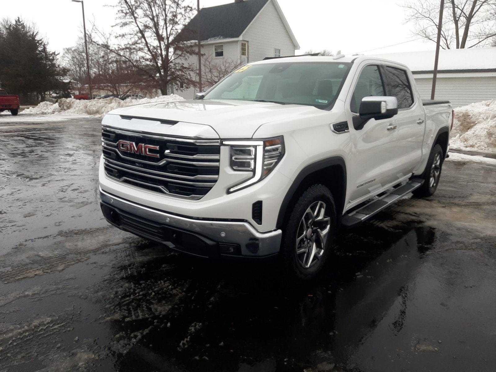 2025 GMC Sierra 1500 SLT's photo