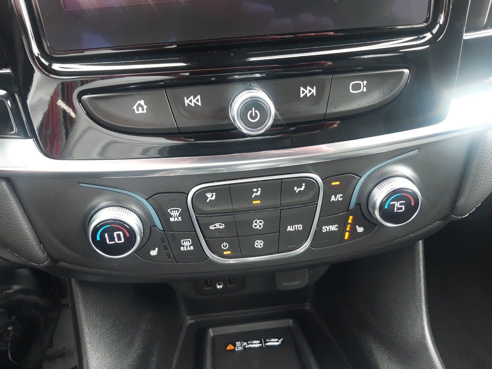 2023 Chevrolet Traverse 1LT - Photo 38