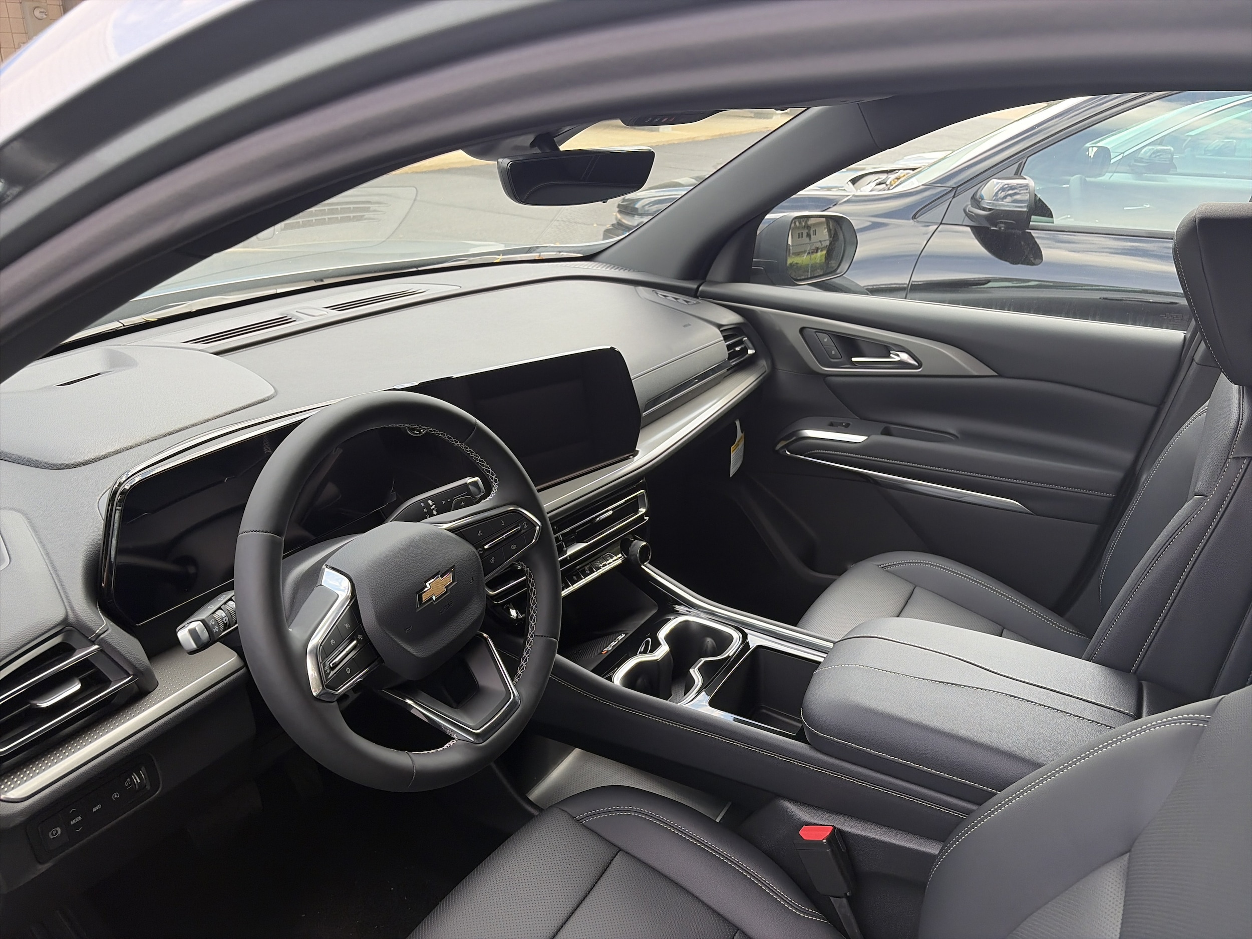 2027 Chevrolet Traverse LT - Photo 10