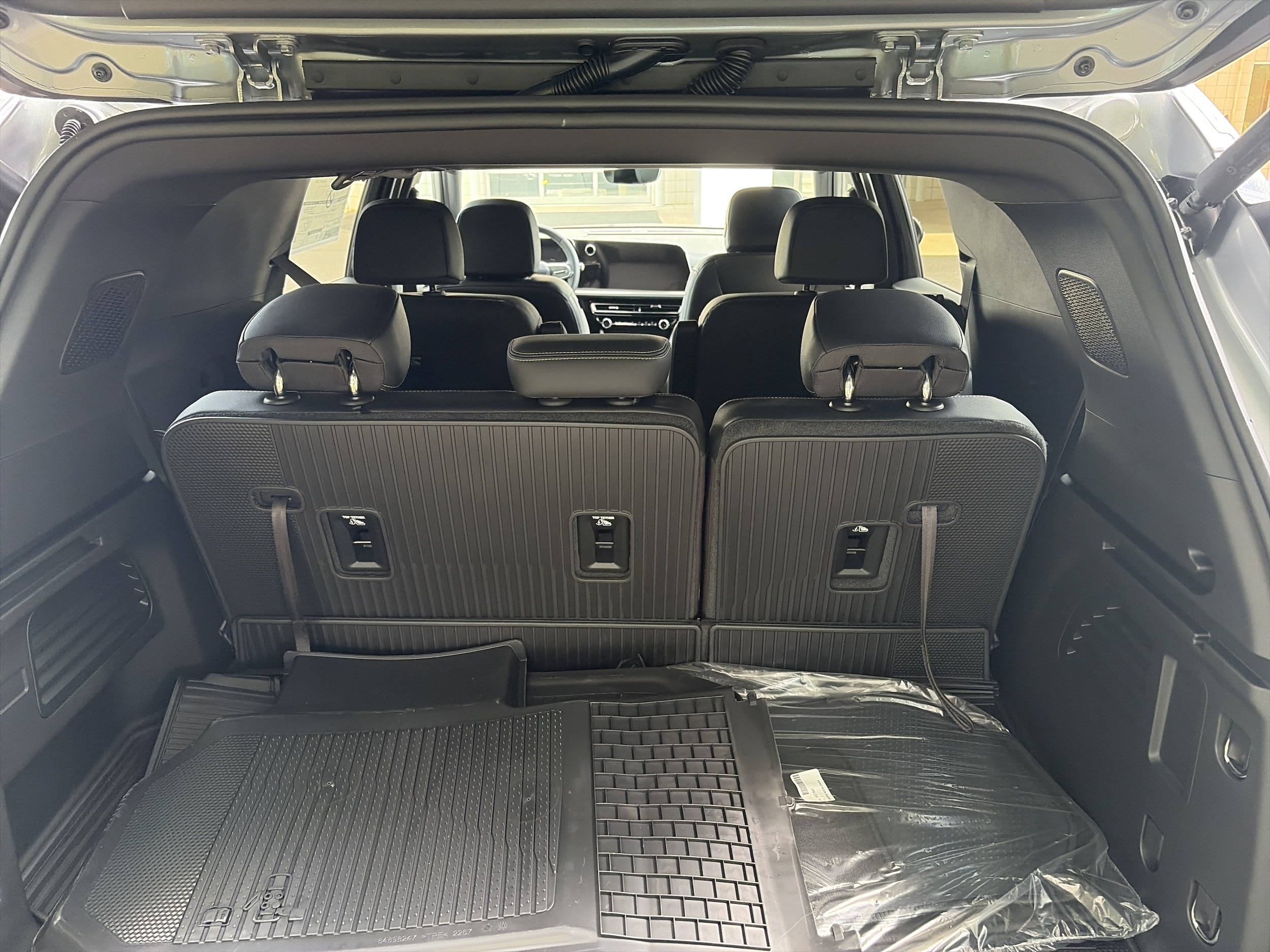 2027 Chevrolet Traverse LT - Photo 8
