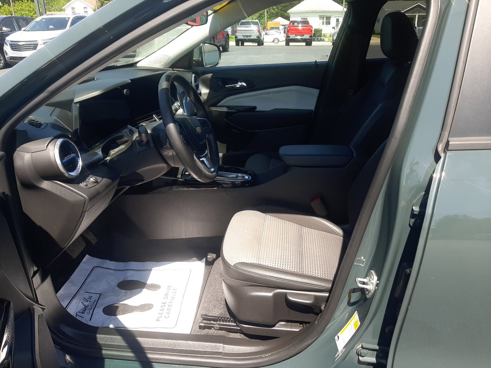 2025 Chevrolet Trax LT - Photo 9
