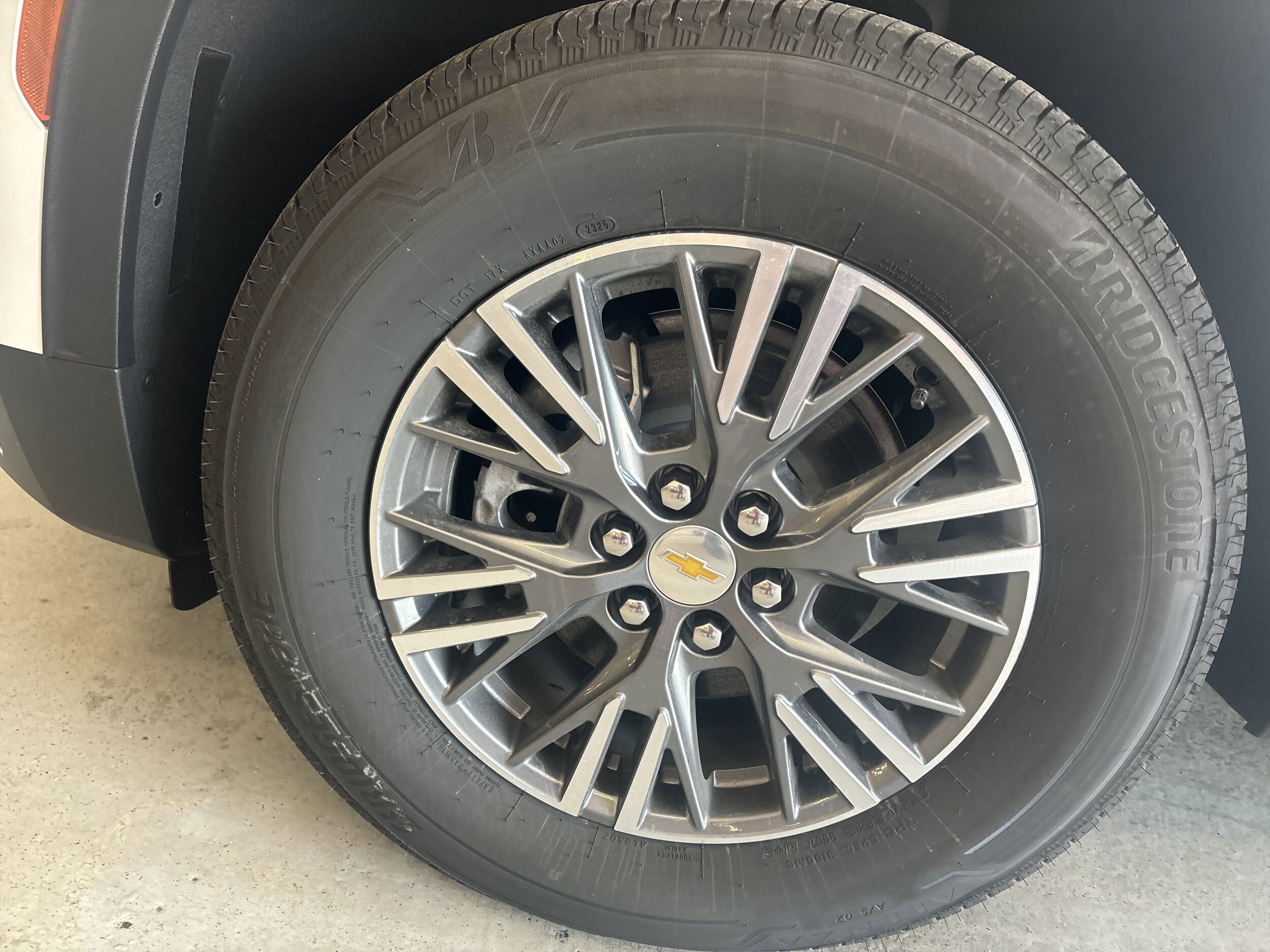 2025 Chevrolet Traverse photo 3