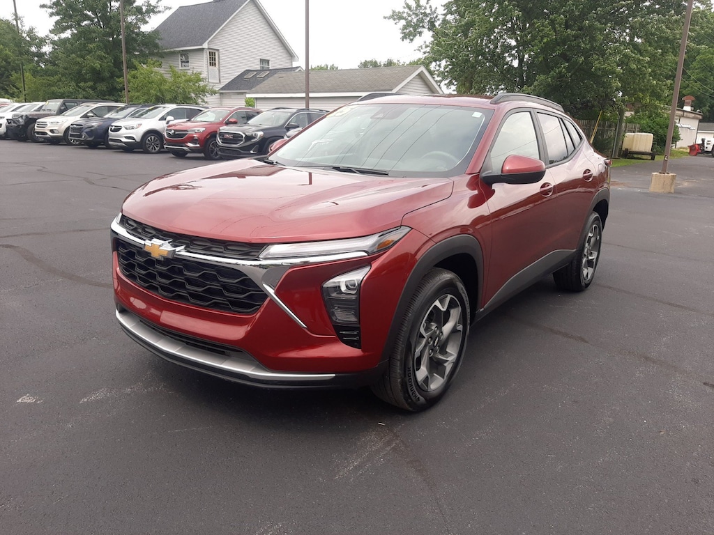 Used 2025 Chevrolet Trax LT SUV