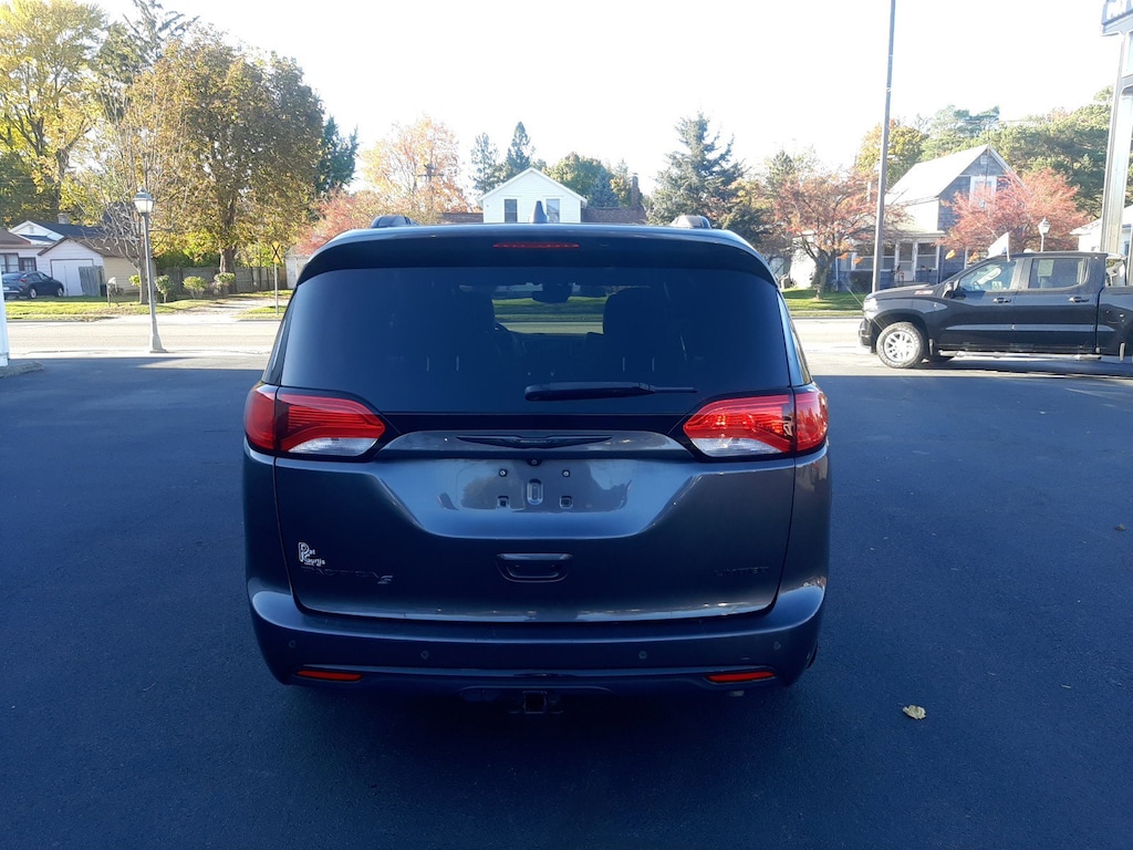 Used 2018 Chrysler Pacifica Limited Minivan