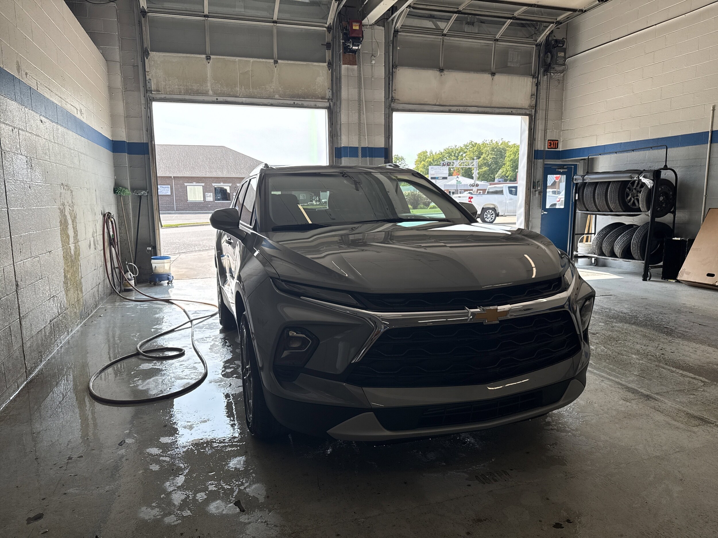 2025 Chevrolet Blazer 2LT photo 2