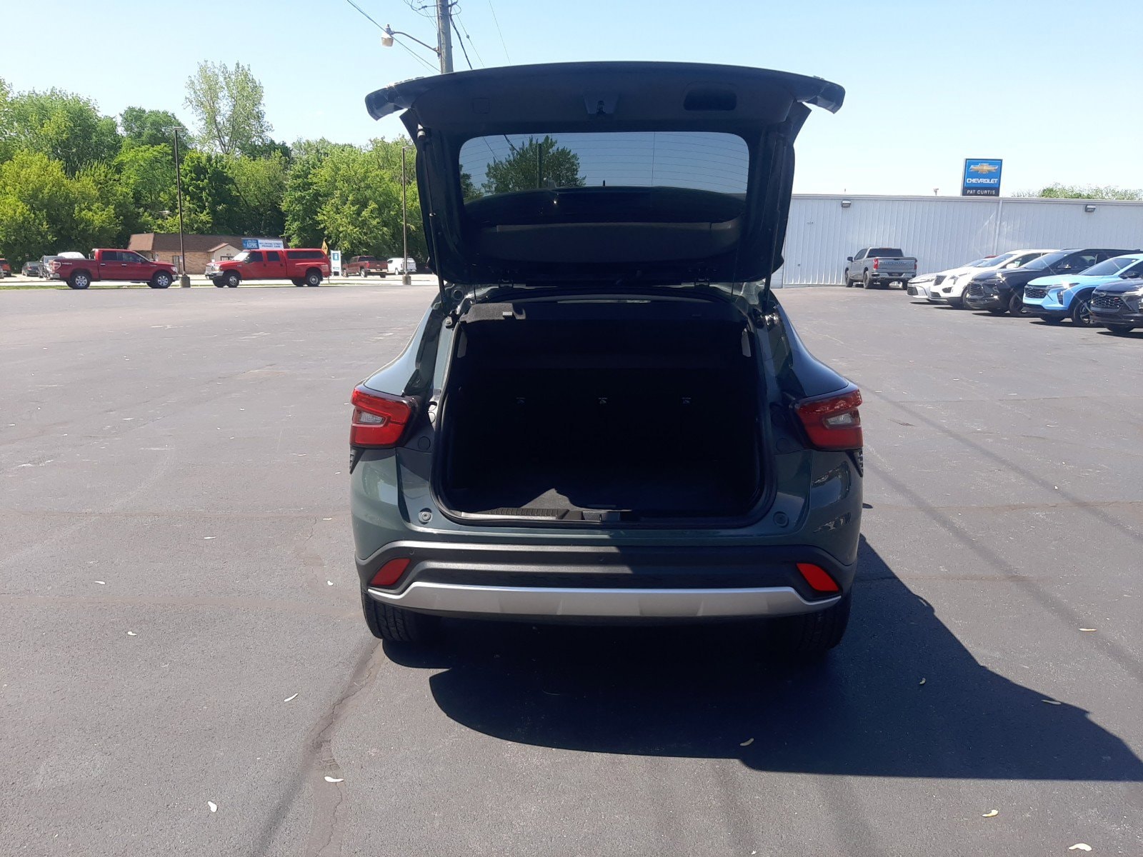 2025 Chevrolet Trax LT - Photo 17