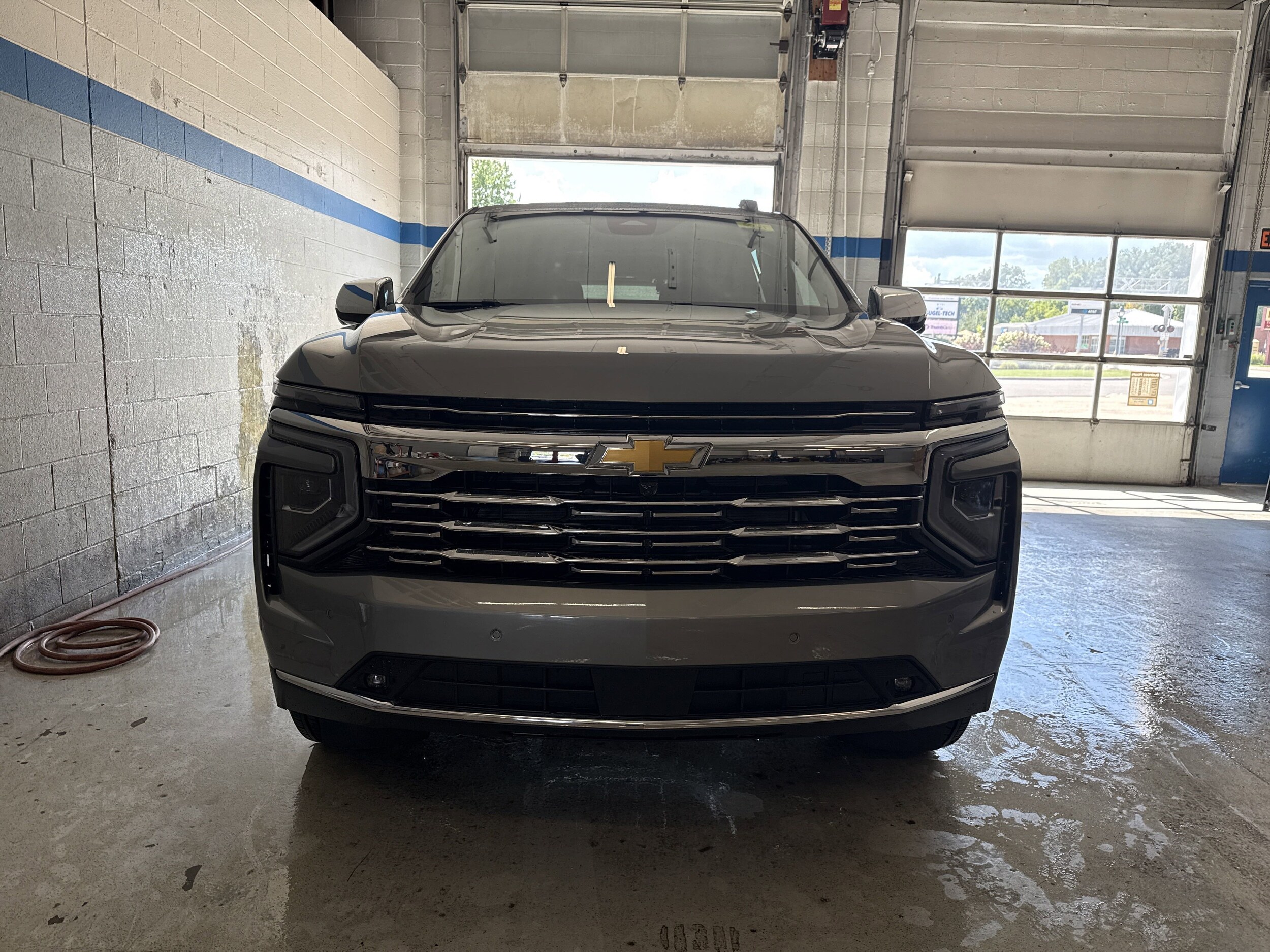 2025 Chevrolet Tahoe Premier photo 2