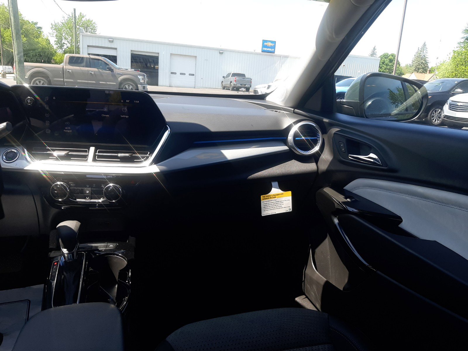 2025 Chevrolet Trax LT - Photo 23
