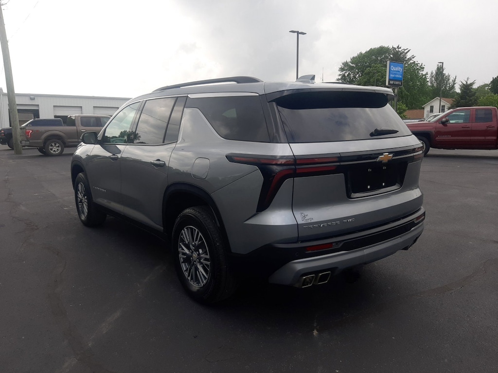 Used 2025 Chevrolet Traverse LT SUV