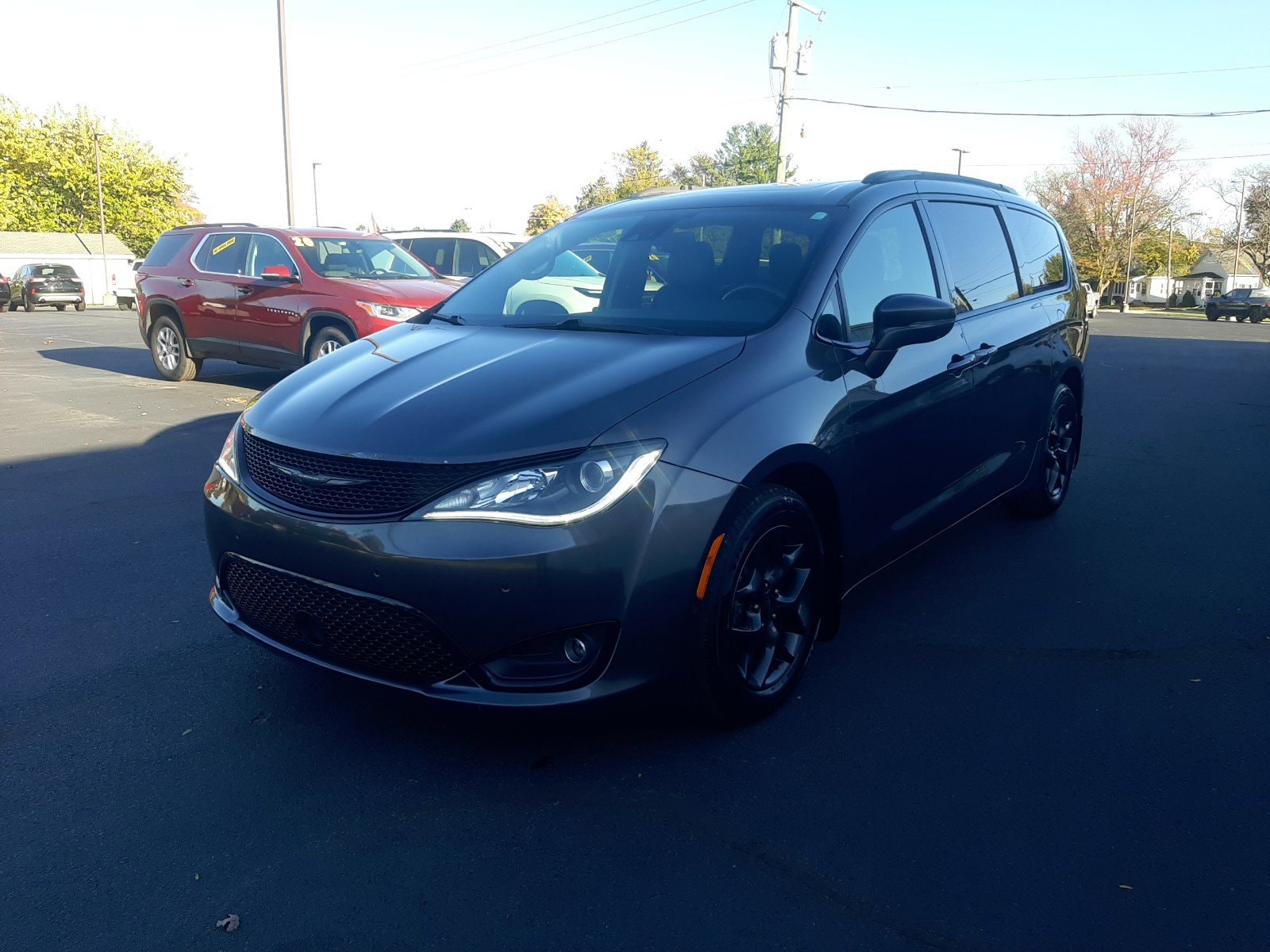 2018 Chrysler Pacifica Limited's photo