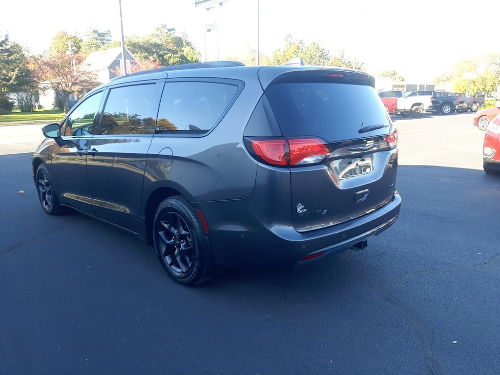 Used 2018 Chrysler Pacifica Limited Minivan