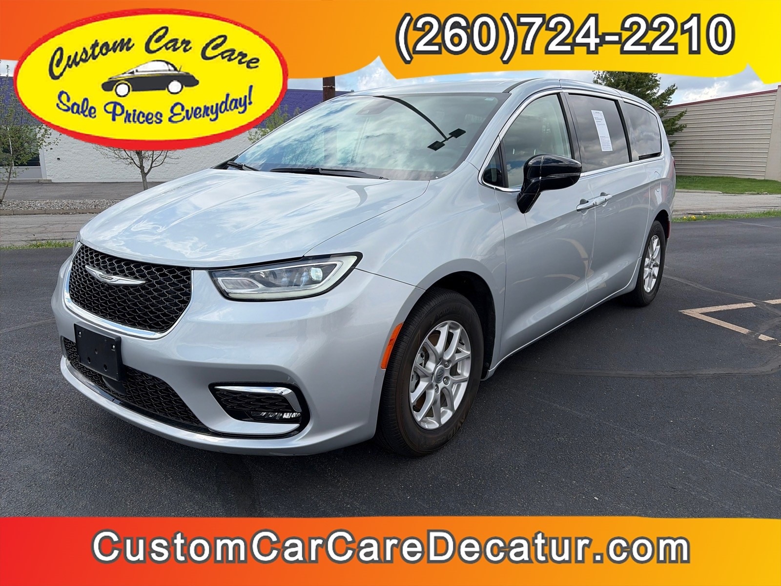 2024 Chrysler Pacifica Touring L's photo