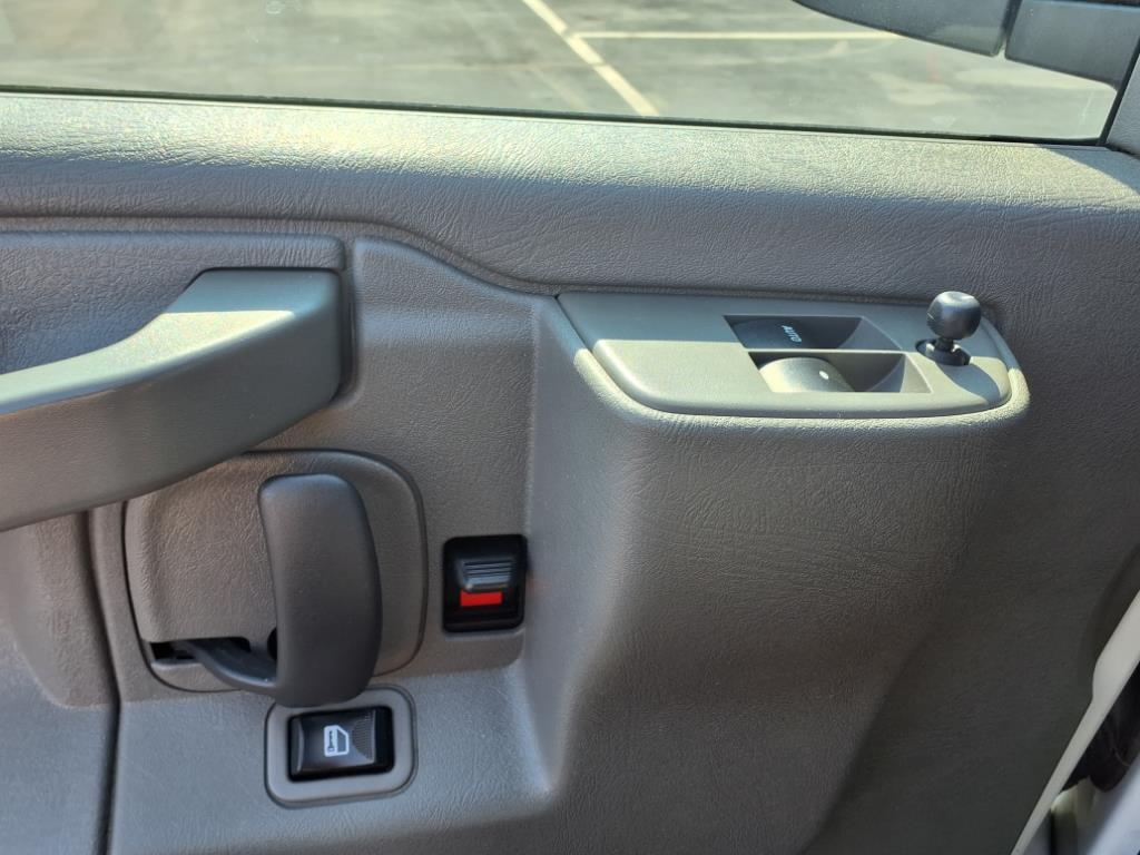 2019 Chevrolet Express Passenger LT - Photo 9