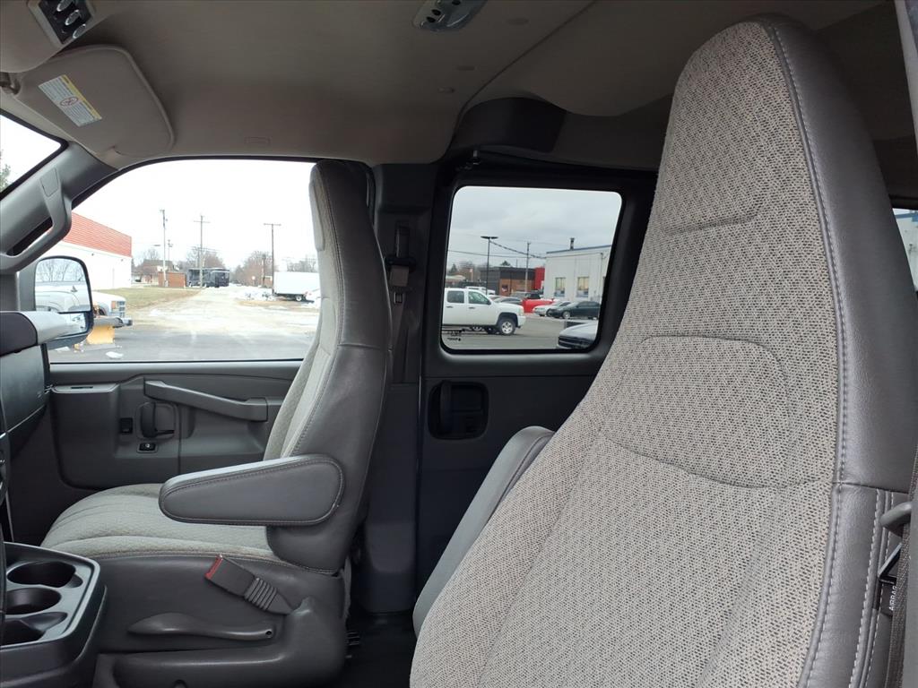 2022 Chevrolet Express Passenger LT - Photo 13