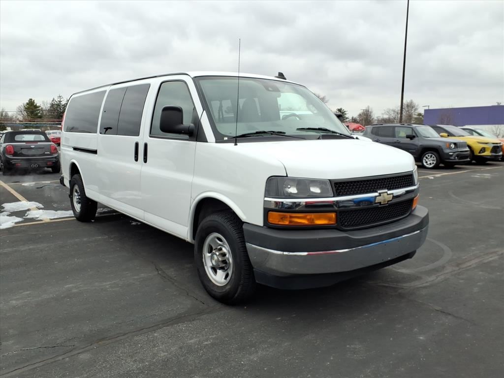 2022 Chevrolet Express Passenger LT - Photo 9