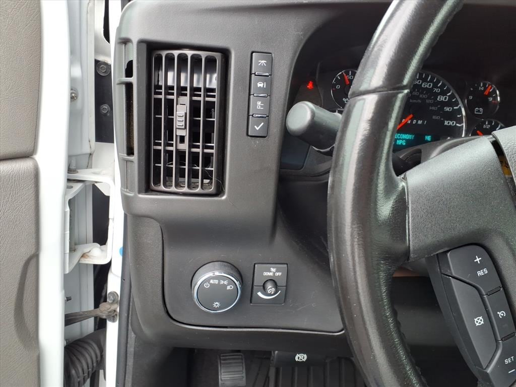2022 Chevrolet Express Passenger LT - Photo 15