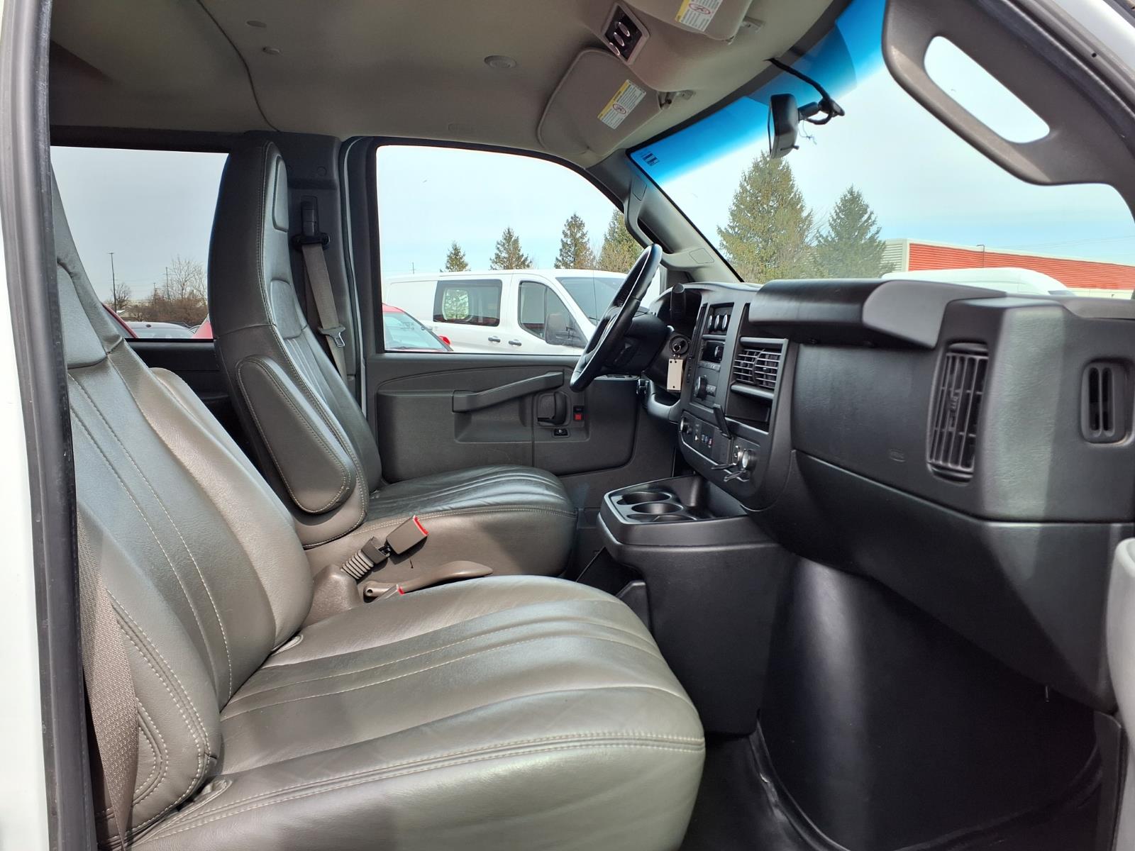 2022 Chevrolet Express Passenger LS - Photo 7