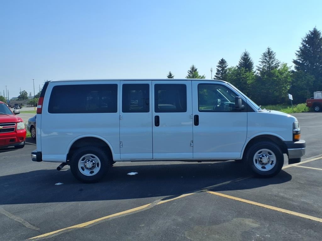 2019 Chevrolet Express Passenger LT - Photo 18