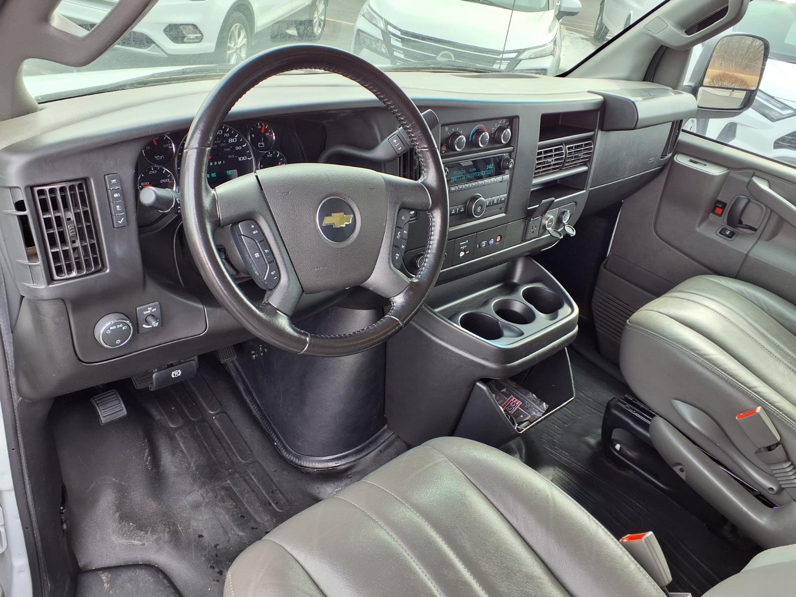 2022 Chevrolet Express Passenger LS - Photo 11