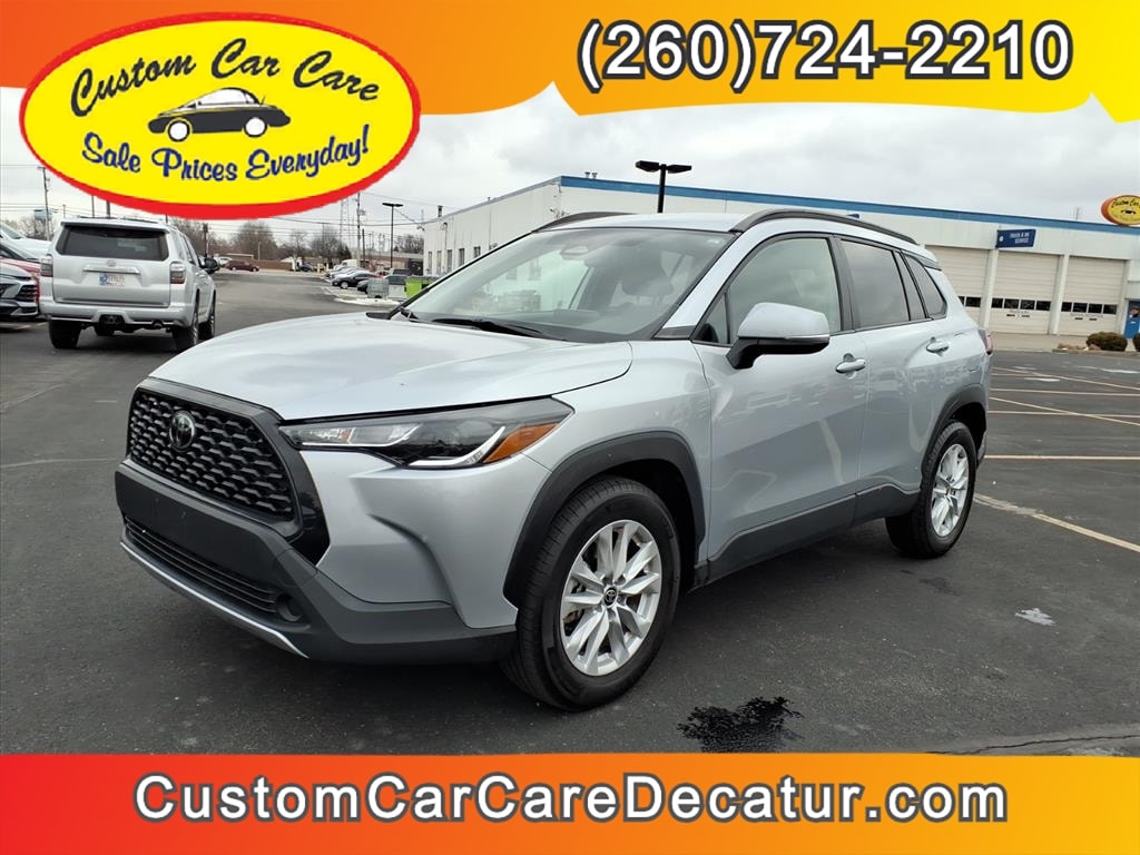 2023 Toyota Corolla Cross LE's photo