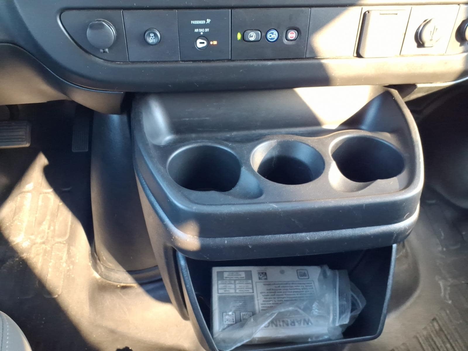2022 Chevrolet Express Passenger LS - Photo 13