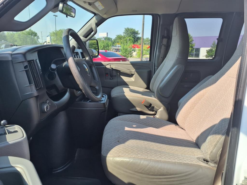 2019 Chevrolet Express Passenger LT - Photo 7