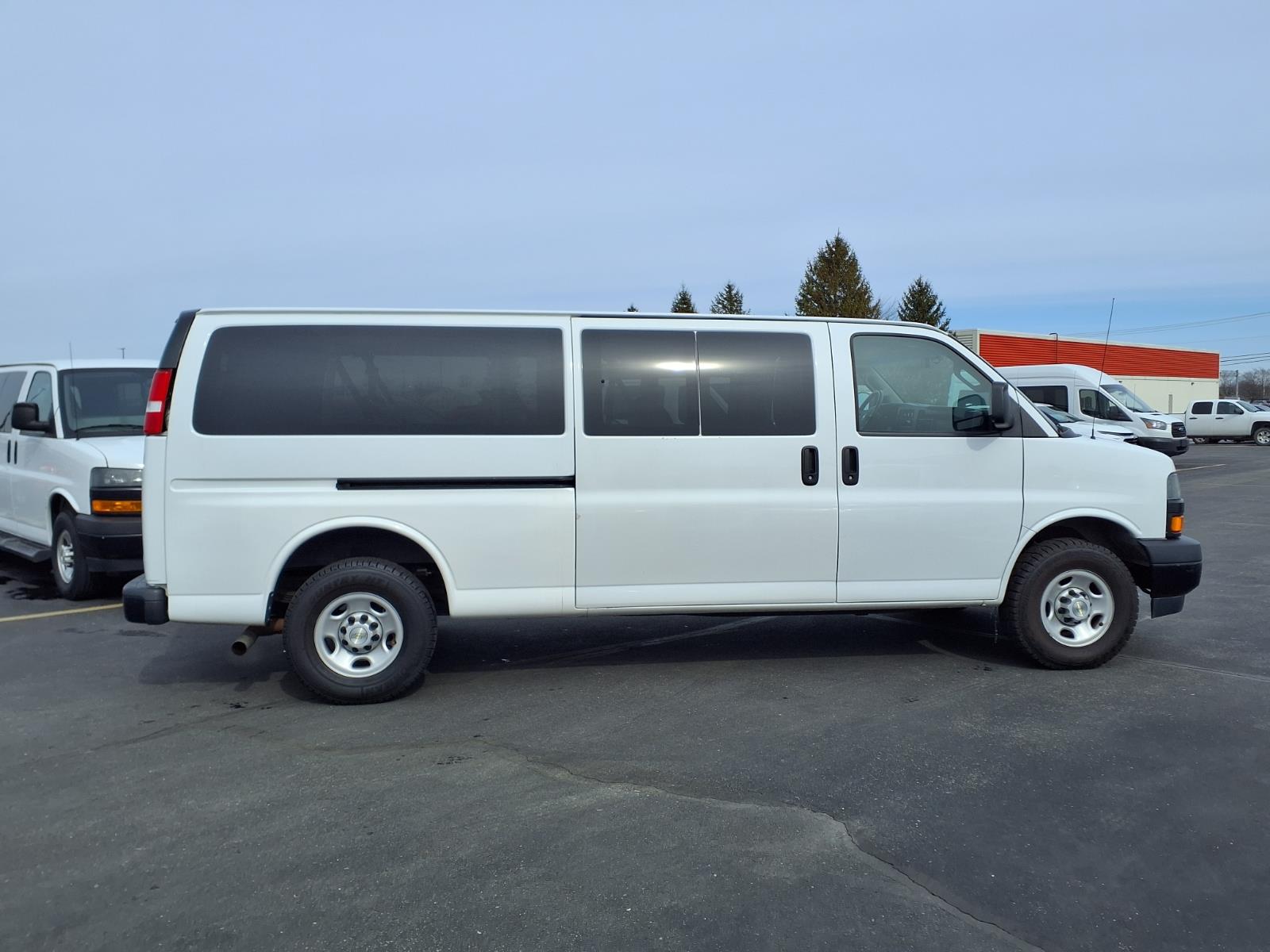 2022 Chevrolet Express Passenger LS - Photo 21