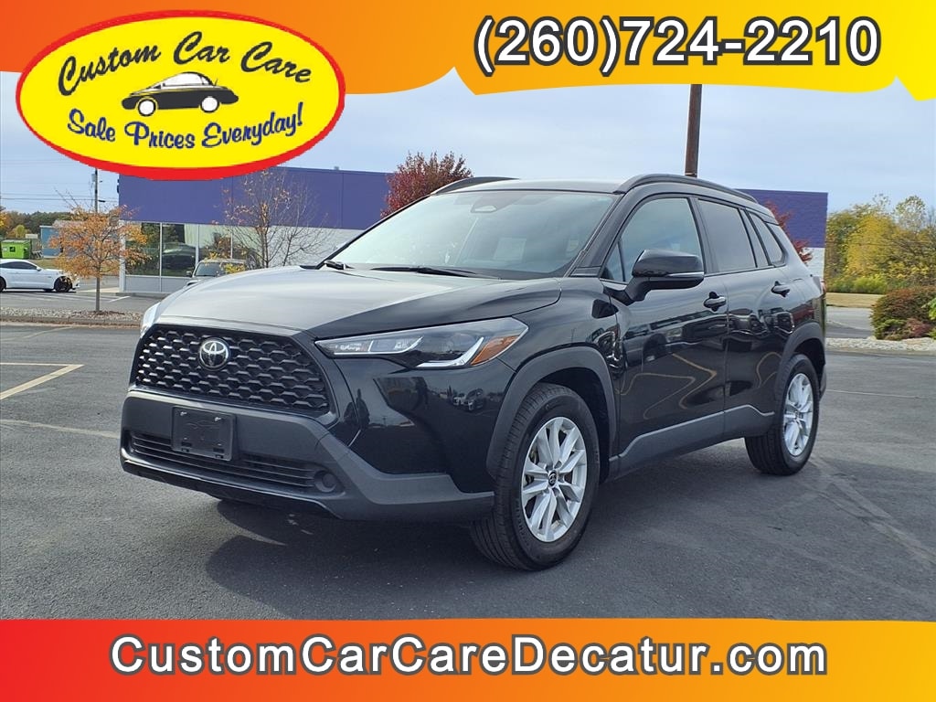 2024 Toyota Corolla Cross LE's photo