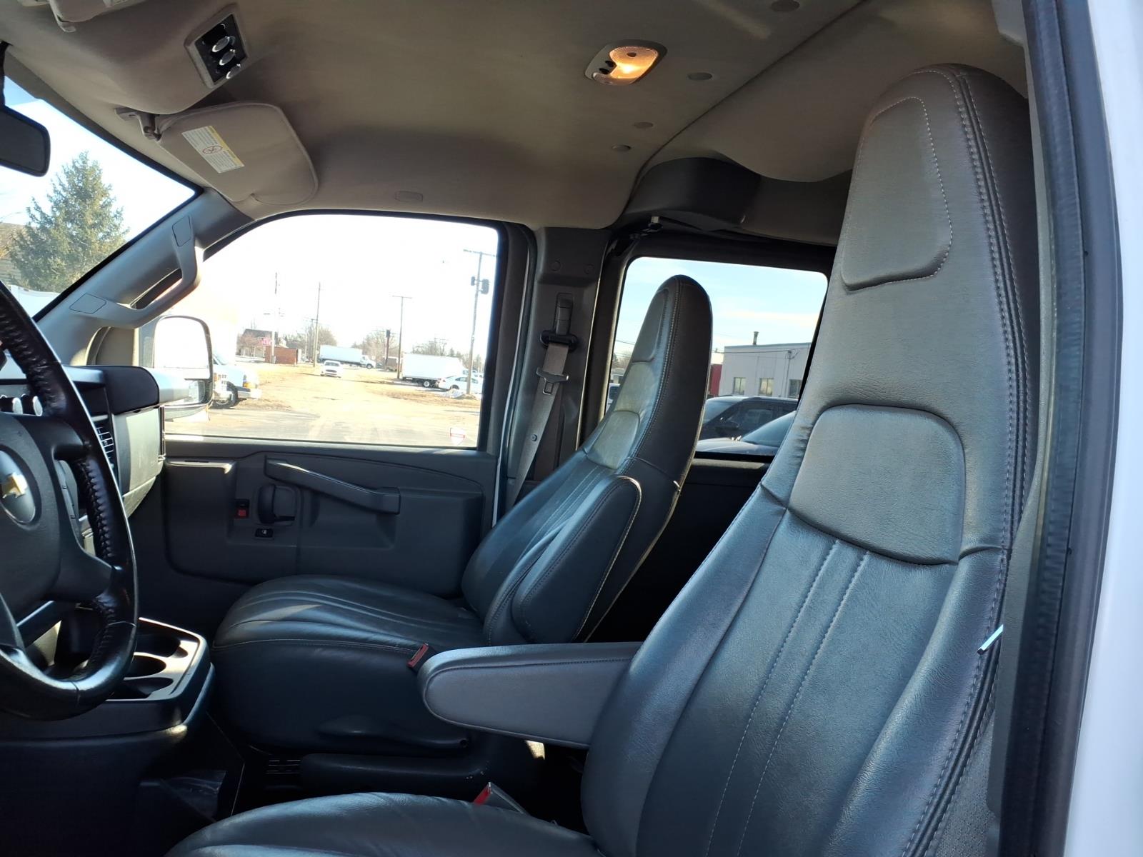 2022 Chevrolet Express Passenger LS - Photo 7