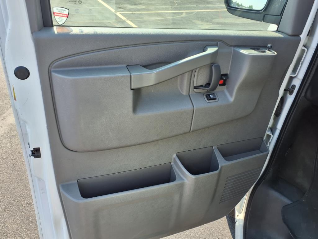 2019 Chevrolet Express Passenger LT - Photo 8